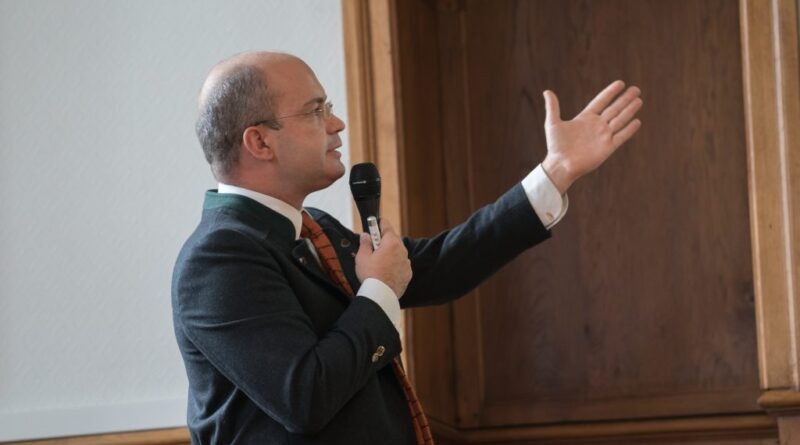 « L’enseignement des médailles dédiées au Comte de Chambord » par Matthias Martin, maître de conférences en droit privé à l’Université de Limoges