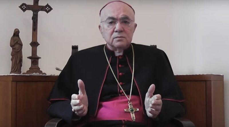 Mgr Vigano en habit épiscopal